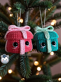 Handmade Christmas Stockings and Candies amigurumi inspired by Holiday Decor, cute Christmas crochet pattern PDF.