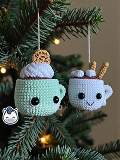 Handmade Hot Chocolate Mugs amigurumi inspired by cozy winter treats, cute Christmas crochet pattern PDF perfect for holiday decoration and gifting.