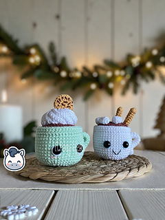 Handmade Hot Chocolate Mugs amigurumi inspired by cozy winter treats, cute Christmas crochet pattern PDF perfect for holiday decoration and gifting.