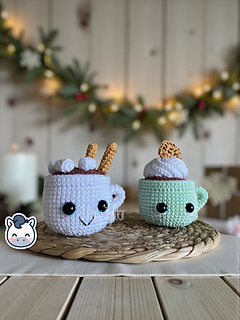 Handmade Hot Chocolate Mugs amigurumi inspired by cozy winter treats, cute Christmas crochet pattern PDF perfect for holiday decoration and gifting.