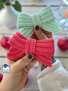 Handmade Christmas Bow amigurumi inspired by classic holiday decorations, a cozy winter crochet pattern PDF perfect for fans of festive handmade ornaments.