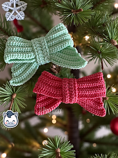 Handmade Christmas Bow amigurumi inspired by classic holiday decorations, a cozy winter crochet pattern PDF perfect for fans of festive handmade ornaments.