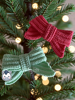 Handmade Christmas Bow amigurumi inspired by classic holiday decorations, a cozy winter crochet pattern PDF perfect for fans of festive handmade ornaments.