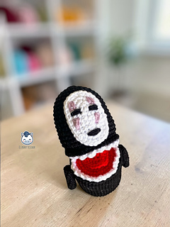 Amigurumi de Chihiro y Kaonashi inspirado en El Viaje de Chihiro, patrón de crochet kawaii perfecto para fans del anime y Studio Ghibli