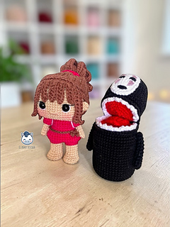 Amigurumi de Chihiro y Kaonashi inspirado en El Viaje de Chihiro, patrón de crochet kawaii perfecto para fans del anime y Studio Ghibli
