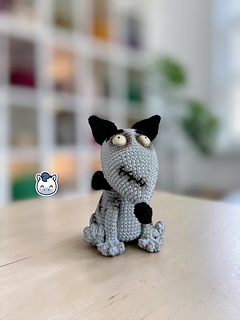 Handmade Frankenweenie amigurumi inspired by Tim Burton, a spooky and geeky crochet pattern PDF perfect for Halloween lovers, gothic decor fans and creepy cute plush collectors.