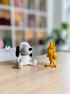 Handmade Snoopy and Woodstock amigurumi inspired by the classic Peanuts characters, featuring a detailed PDF crochet pattern for crochet and amigurumi lovers.