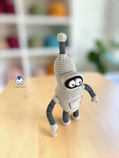 Handmade Bender amigurumi inspired by Matt Groening’s Futurama, a perfect crochet pattern for sci-fi fans and retro animation lovers.