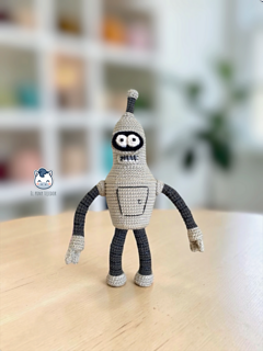 Handmade Bender amigurumi inspired by Matt Groening’s Futurama, a perfect crochet pattern for sci-fi fans and retro animation lovers.