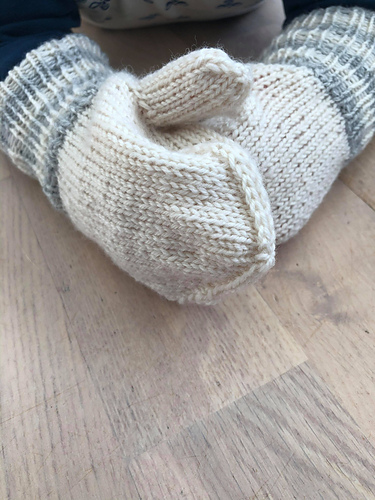 Babyvott med eller uten tommel - Elisabeth Steinnes