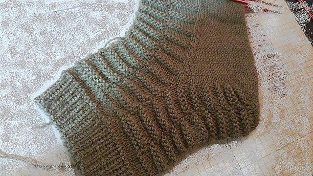 Ravelry: April-Socke pattern by Ella Brandt