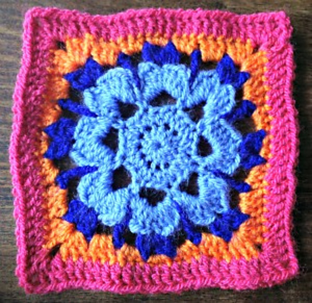 Flower motif granny square