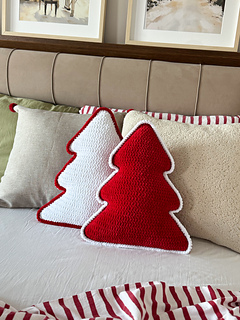Ravelry: Christmas tree pillow pattern by Mariana Cambur