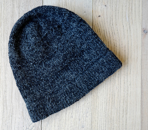 Ravelry: Subtle Interruption Hat pattern by Espace Tricot