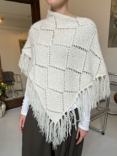 Model is wearing size 1, regular neckline with the fewer fringes version.