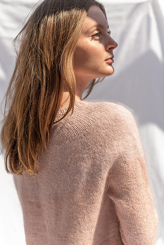 Velvet Genser - Claudia Quintanilla - EweKnit Toronto