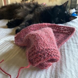 The yarn is darker than this. (Just Vento, on 4.5mm/5mm needles, before blocking)