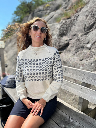 Bertes genser - Ferdigstrikka (Vibeke Lauritsen)