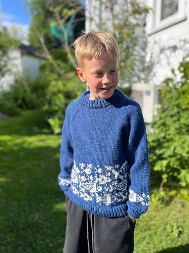 Ravelry: Shoal of fish Sweater children pattern by Ferdigstrikka