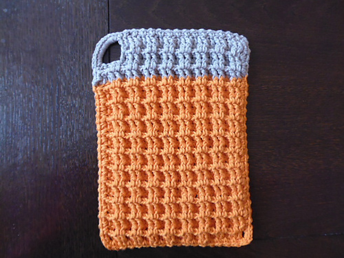 waffled potholder with horizontal bar