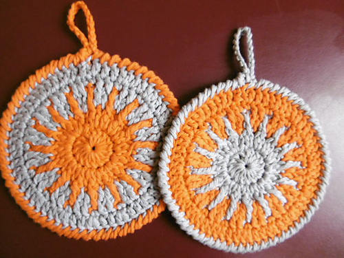 Sunburst Rounds - one pair of dishcloth / washcloth in reverse colors