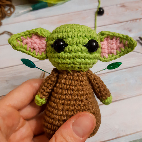 Ravelry Baby yoda green alien pattern by Julia Kor