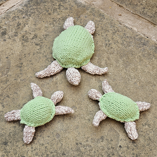 Big_Knitted_turtle_with_knitte