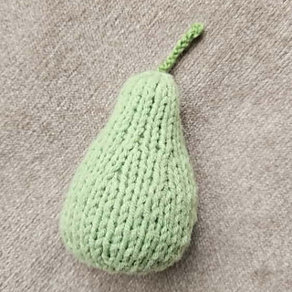 Knitted pear with stalk