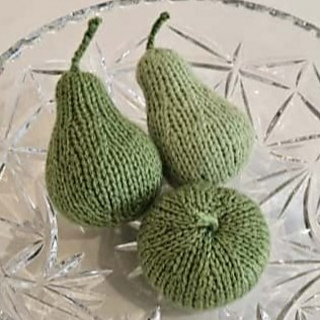 Knitted apple and knitted pears in fruit bowl display