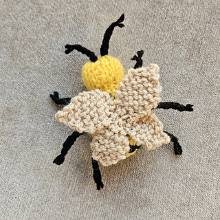 Little knitted bee toy rear view