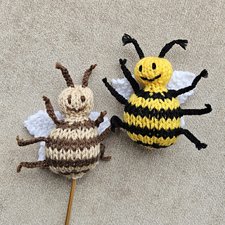 Knitted bee couple 
