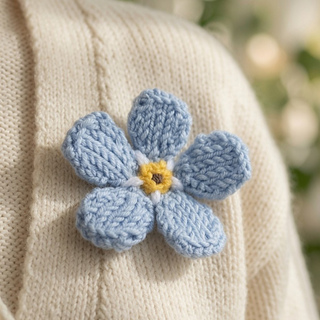 Knit a forget-me-not brooch