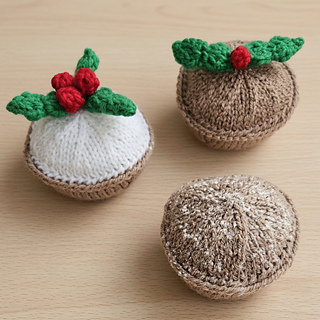 Knitted mince pie decor
