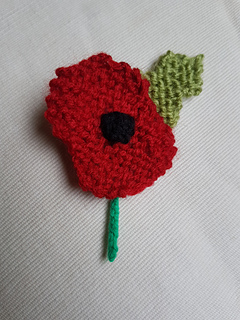 Garter-stitch knitted Poppy