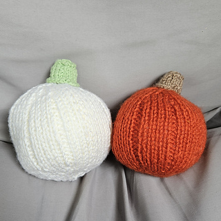 Plain Halloween knitted pumpkins