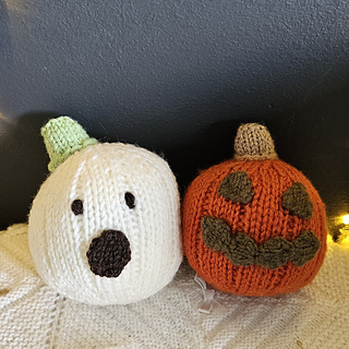 Knitted halloween pumpkins
