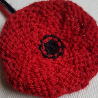 Knitted Poppy Centre