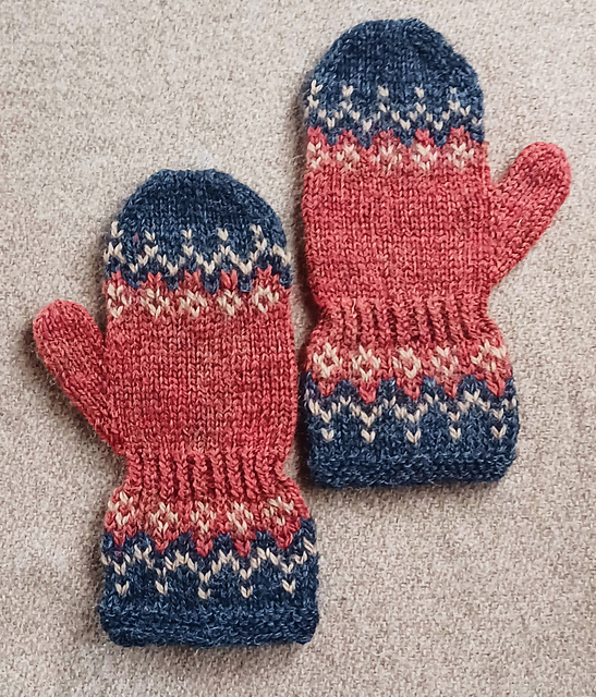 Ravelry Darling Children's Mittens pattern by Traci Scott