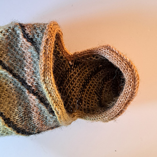 the slot edges are finished with i-cord bind-off method