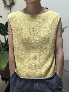 I knitted this using Belle yarn from Drops Design. It turns out about 5% larger than using the Tynn line.