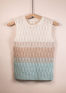Ease: +-0.
Yarn: Rauma Petunia, colors in pattern.