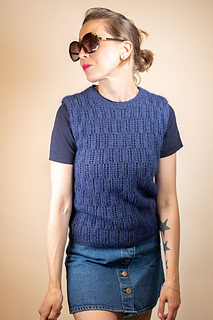 Ease: +-0.
Model: 172 cm tall.
Yarn: Bio Balance from B c Garn held together with Silky Kid from Kremke, colors in pattern.
