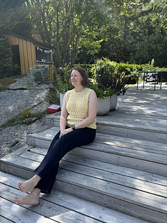Ease: +-0.
Model: Linnéa, Instagram @sticklinnea
Yarn: Rauma Petunia.