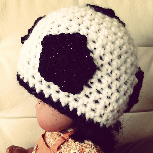 Ravelry Baby Soccer Ball Beanie pattern by Carrillo