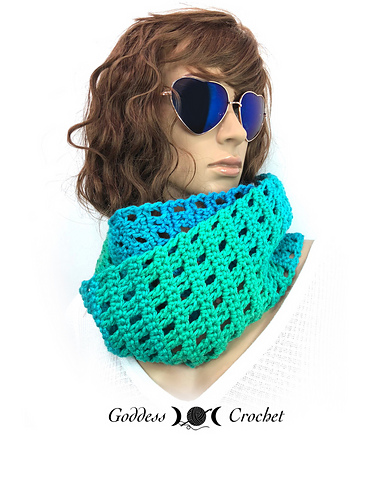 Ravelry: One Skein Infinity Scarf pattern by Goddess Crochet
