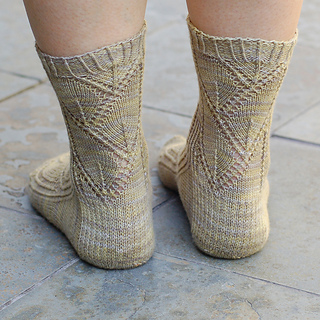 Ravelry: Golden Leaves pattern by Cookie A