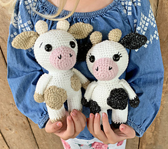 Mini Maker Pudgie Cow Crochet Kit #57015