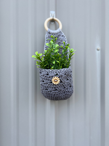 Ravelry: Sweet Stripes Hanging Baskets pattern by Lisa M Fox
