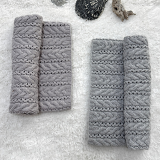 Tibetan (left), cashmere (right) yarn