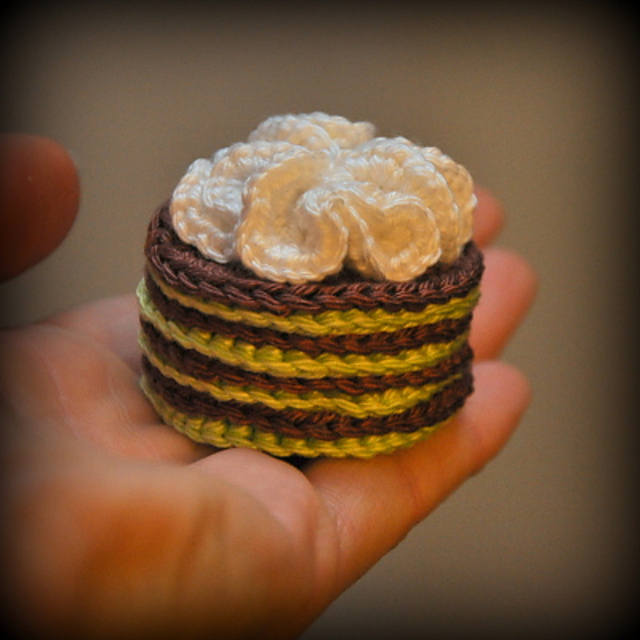 Ravelry Lapis Legit with green pandan pattern by Grietje karwietje